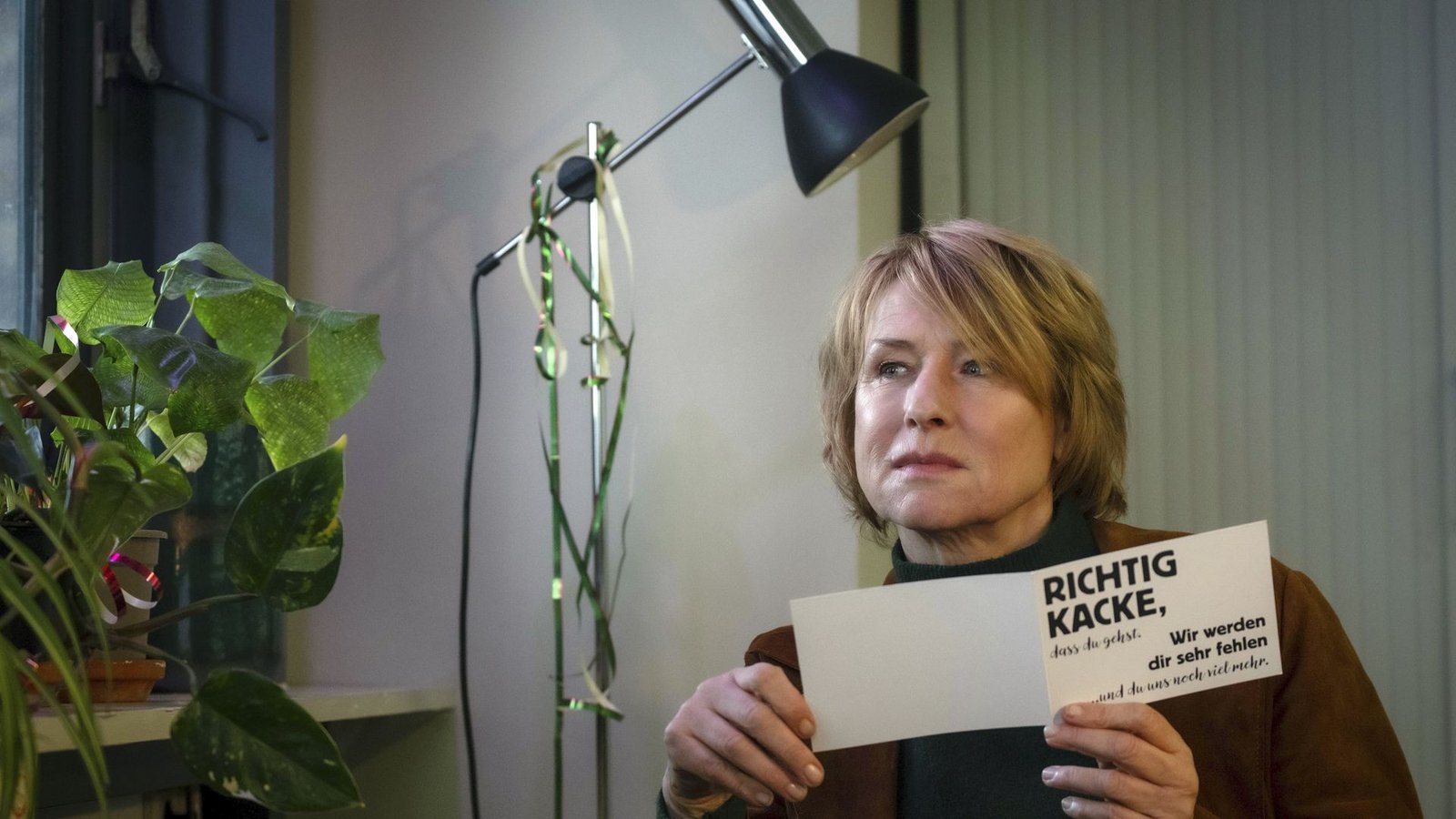 Susanne Bonard (Corinna Harfouch, Bild) hat es geschafft: Sie verbringt ihren letzten Tag im Dienst in der Mordkommission des LKA.Foto: rbb/Conny Klein