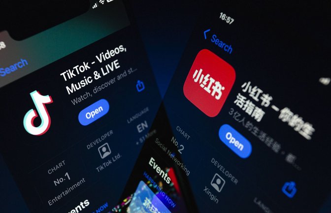 Viele User registrieren sich auch aus Protest bei der App Rednote.<span class='image-autor'>Foto: imago/Andre M. Chang</span>