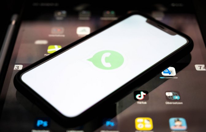 WhatsApp kämpft am Dienstag mit Störungen.<span class='image-autor'>Foto: IMAGO/Lobeca/Felix Schlikis</span>
