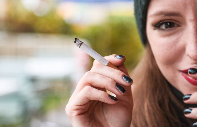 Die Vielzahl giftiger Substanzen im Tabakrauch greift nahezu alle Strukturen des Auges an.<span class='image-autor'>Foto: Imago/Rolf Kremming</span>