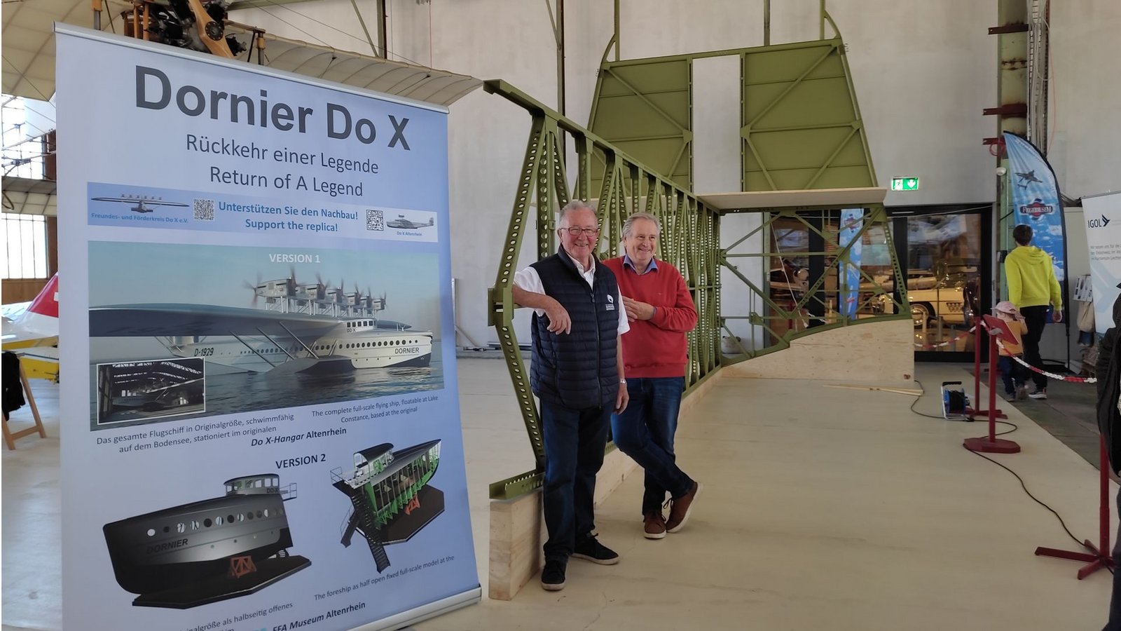 Freuen sich auf die Rückkehr der Legende: Die Do-X-Liebhaber Bruno Scherrer (li.) und Peter Kielhorn.Foto: Autorin/Hildegard Nagler