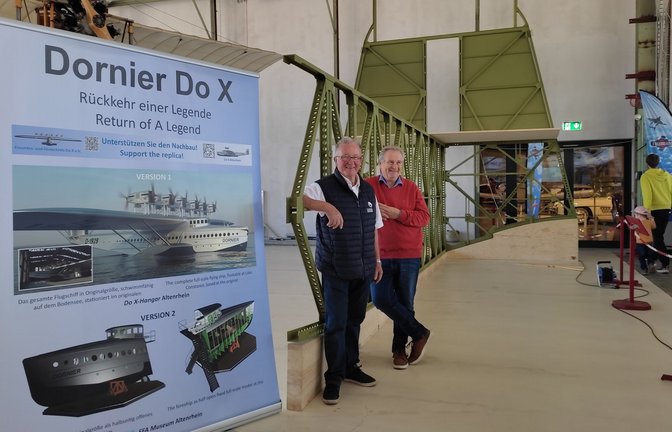 Freuen sich auf die Rückkehr der Legende: Die Do-X-Liebhaber Bruno Scherrer (li.) und Peter Kielhorn.<span class='image-autor'>Foto: Autorin/Hildegard Nagler</span>