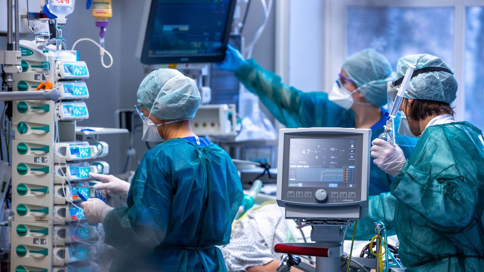 Blick in die Intensivstation eines Universitätsklinikums: Spitzenmedizin erzeugt besondere Arbeitsbedingungen.Foto: dpa Blick in die Intensivstation eines Universitätsklinikums: Spitzenmedizin erzeugt besondere Arbeitsbedingungen.Foto: dpa