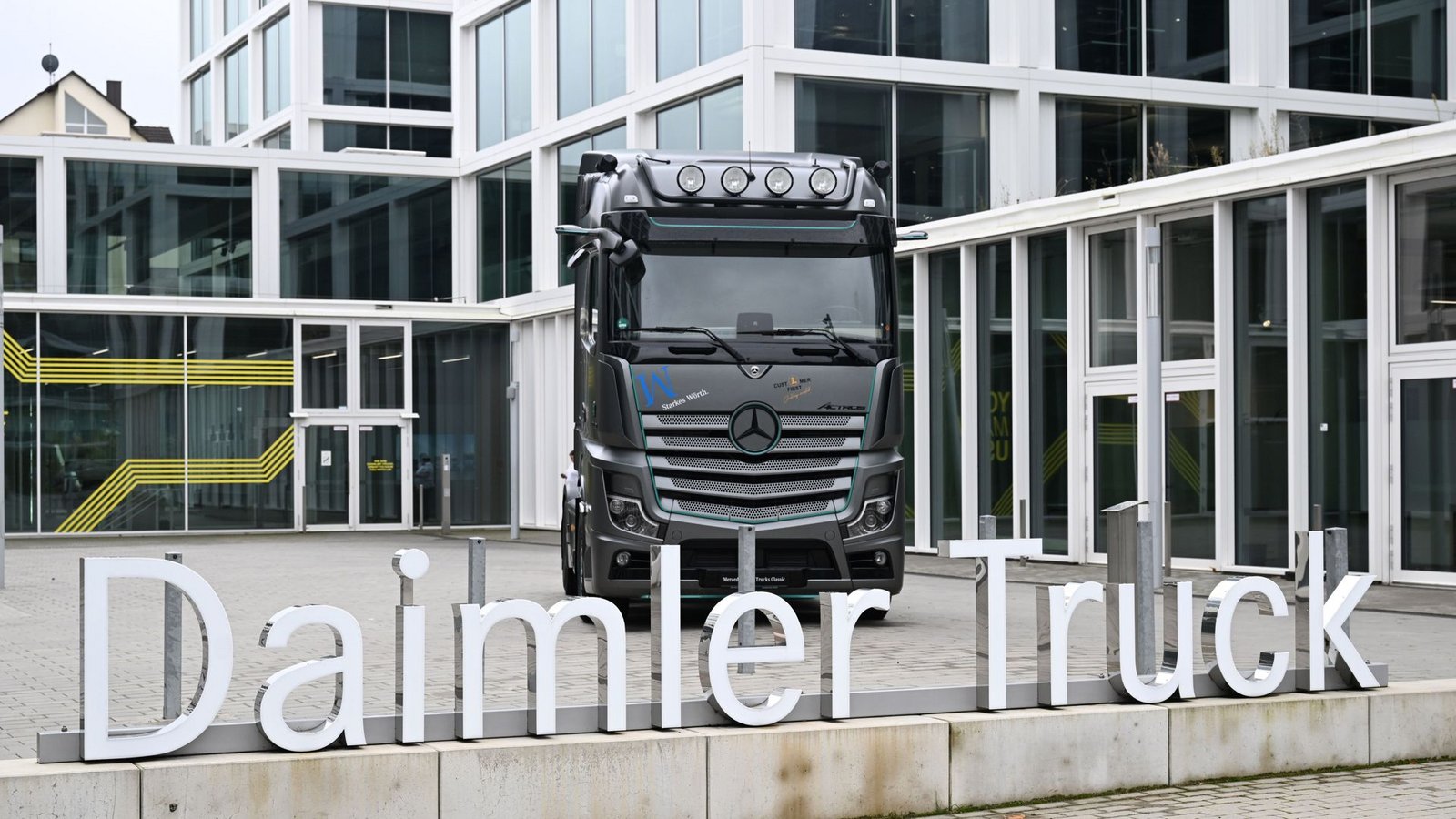 Wie steht es um Daimler Truck?Foto: Bernd Weißbrod/dpa/Bernd Weißbrod