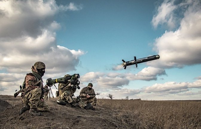 Ukrainische Soldaten während einer Militärübung. (Symbolbild)<span class='image-autor'>Foto: dpa/Uncredited</span>