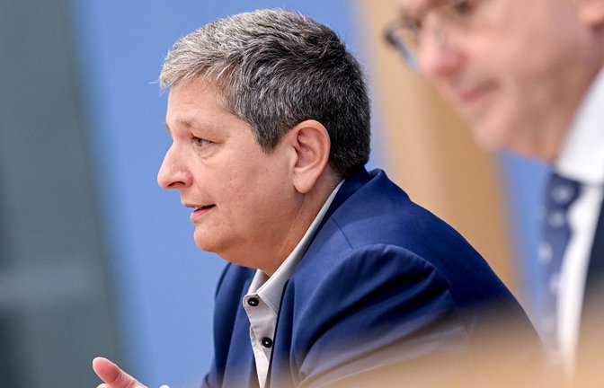 Claudia Plattner ist Präsidentin des Bundesamts für Sicherheit in der Informationstechnik (BSI). Für Cybersicherheit ist das Innenministerium zuständig, für die Digitalisierung der Verwaltung das neue Digitalministerium. (Archivbild)<span class='image-autor'>Foto: Britta Pedersen/dpa</span>