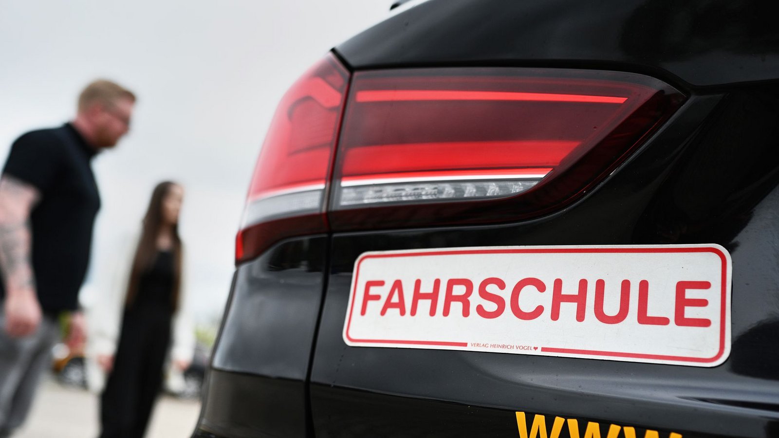 Im Schnitt 37 Praxisstunden benötigen die Fahrschüler, um für die Prüfung gerüstet zu sein.Foto: dpa/Lars Penning
