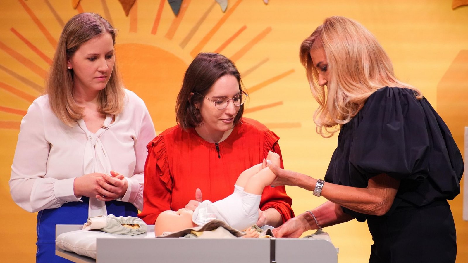 Manuela Miller-Feigl und Franziska Nowak wollen Eltern für „nachhaltige Mehrweg-Windeln“ begeistern.Foto: RTL / Stefan Gregorowius Manuela Miller-Feigl und Franziska Nowak wollen Eltern für „nachhaltige Mehrweg-Windeln“ begeistern.Foto: RTL / Stefan Gregorowius