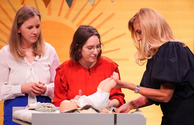 Manuela Miller-Feigl und Franziska Nowak wollen Eltern für „nachhaltige Mehrweg-Windeln“ begeistern.<span class='image-autor'>Foto: RTL / Stefan Gregorowius</span>