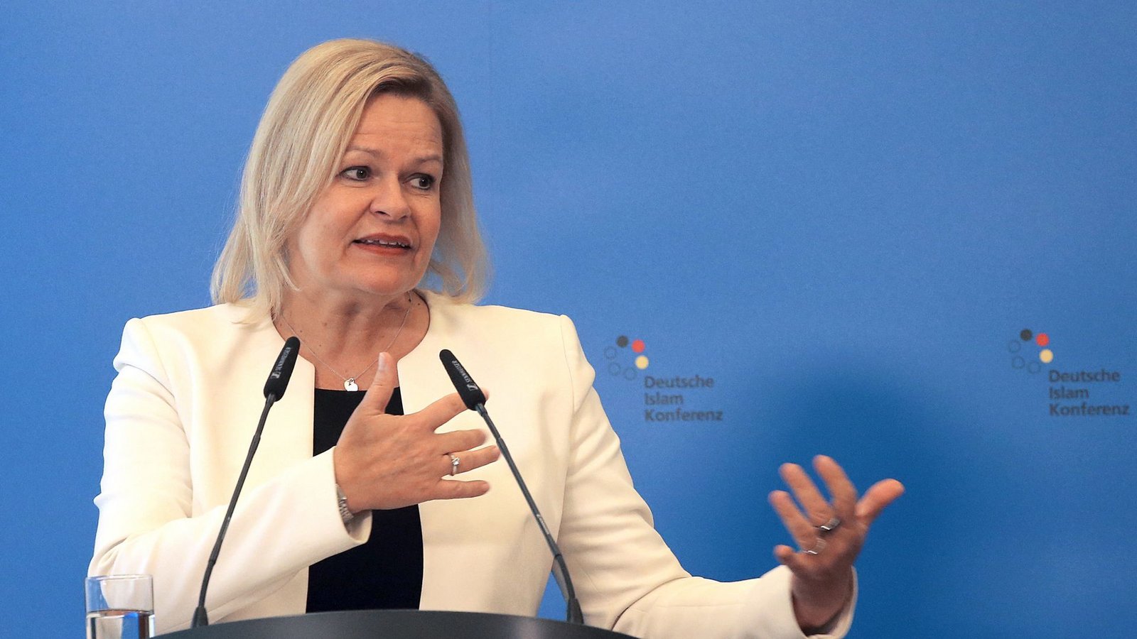 Bundesinnenministerin Nany Faeser (SPD) fordert von den großen Islamverbänden in Deutschland, mehr gegen Judenhass zu unternehmen.Foto: dpa/Wolfgang Kumm