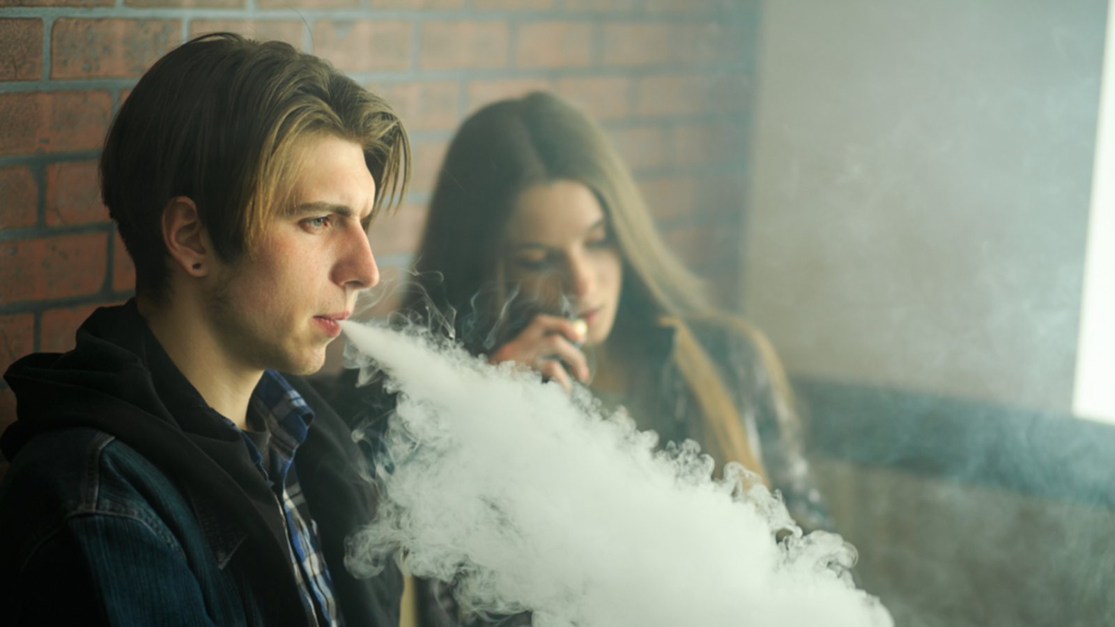 Ab wann dürfen Jugendliche vapen?Foto: Aleksandr Yu / shutterstock.com Ab wann dürfen Jugendliche vapen?Foto: Aleksandr Yu / shutterstock.com
