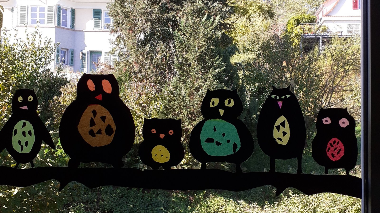 Nicht Picassos Eulen, aber die Eulen der Klasse 3a der Vaihinger Schlossbergschule warten auf die langen Winternächte. Foto: Pfisterer Nicht Picassos Eulen, aber die Eulen der Klasse 3a der Vaihinger Schlossbergschule warten auf die langen Winternächte. Foto: Pfisterer