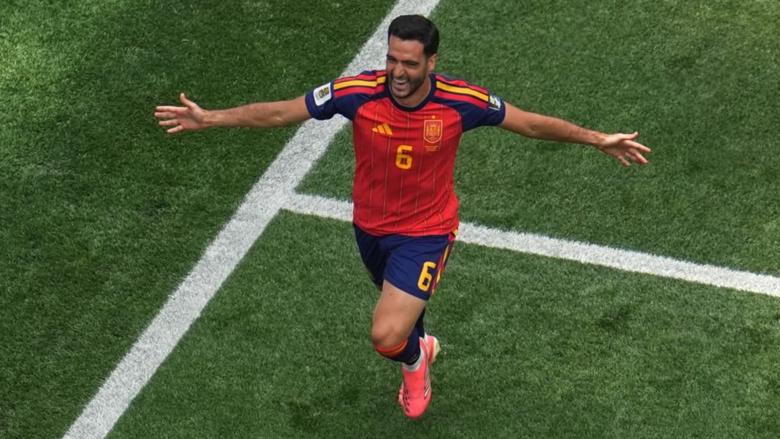 Der Spanier Mikel Merino (l) schießt mit seinem Tor zum 2:1 sein Team ins Halbfinale der WM.Marcio J. Sanchez/AP/dpa Der Spanier Mikel Merino (l) schießt mit seinem Tor zum 2:1 sein Team ins Halbfinale der WM.Marcio J. Sanchez/AP/dpa