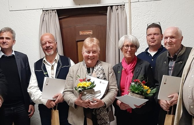 Bei der Mitgliederversammlung dabei (v. li.): Lothar Makkens, Bürgermeister Holger Albrich, Roland Vögele, Gabriele Haug, Hildegard Waibel, René Veigel, Dieter Queißer, Frank Schröter.  p