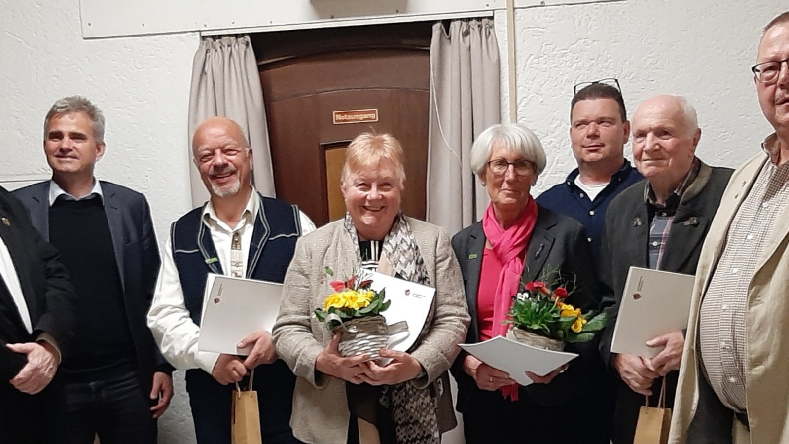 Bei der Mitgliederversammlung dabei (v. li.): Lothar Makkens, Bürgermeister Holger Albrich, Roland Vögele, Gabriele Haug, Hildegard Waibel, René Veigel, Dieter Queißer, Frank Schröter. p Bei der Mitgliederversammlung dabei (v. li.): Lothar Makkens, Bürgermeister Holger Albrich, Roland Vögele, Gabriele Haug, Hildegard Waibel, René Veigel, Dieter Queißer, Frank Schröter. p