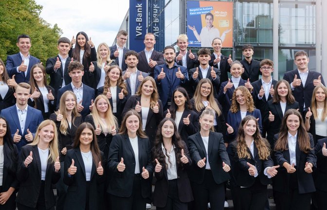 40 Auszubildende und Studierende haben jetzt ihre Ausbildung bei der VR-Bank Ludwigsburg eG begonnen.  Foto VR-Bank Ludwigsburg