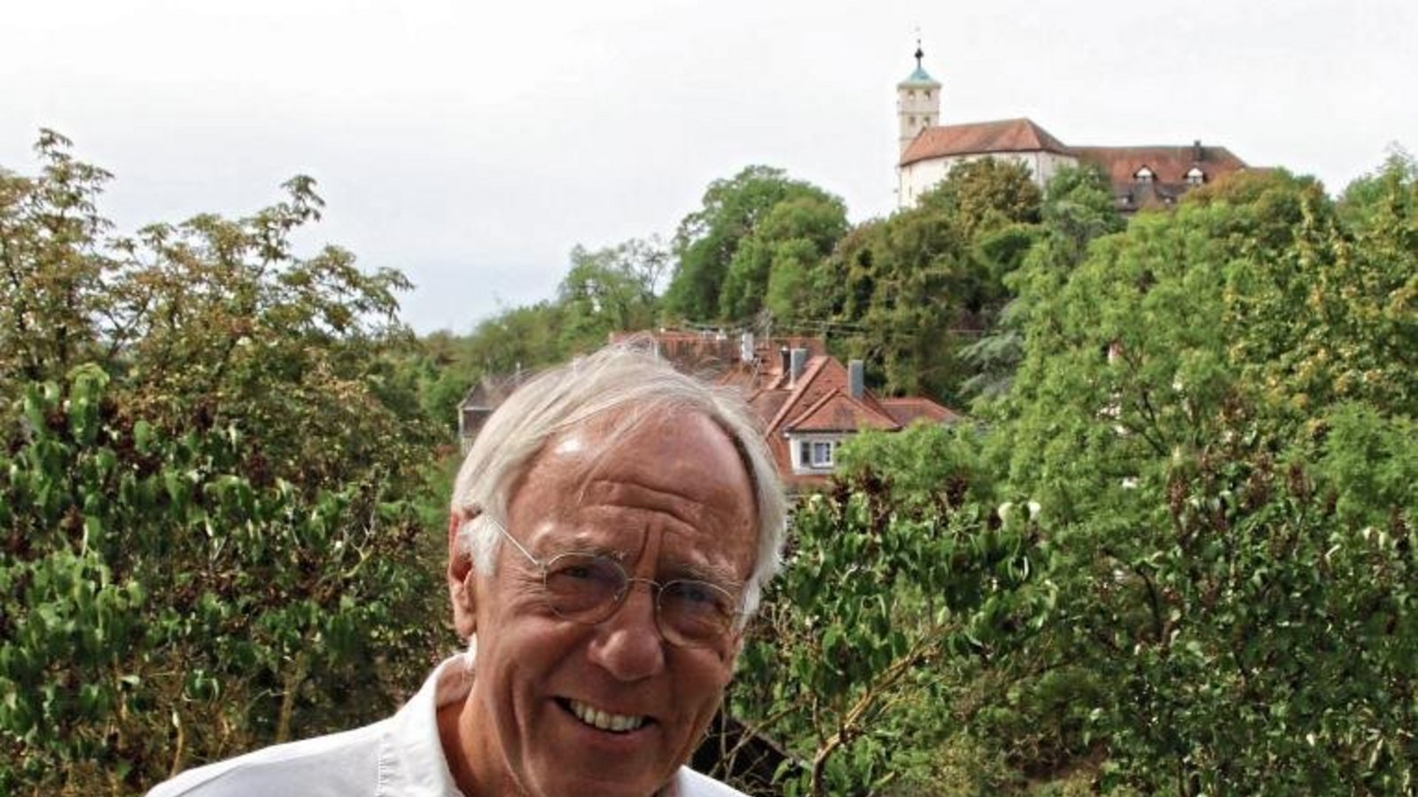 Gerhard Ruhl wohnt mit Blick auf Schloss Kaltenstein. Foto: Bögel
