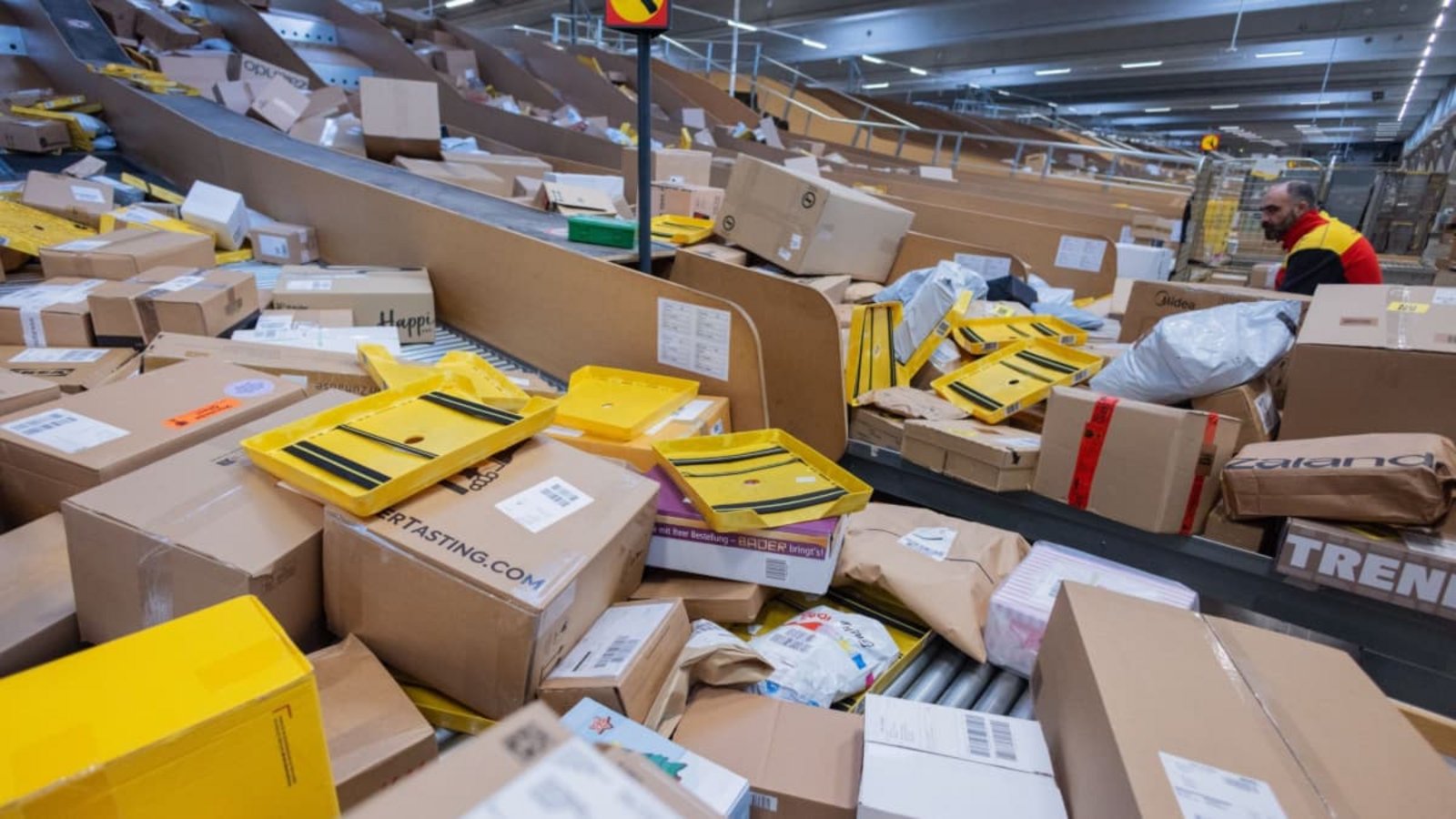 Die EU reagiert mit einem bürokratischen Rundumschlag auf die 2025 abermals angewachsene Paketflut.Rolf Vennenbernd/dpa Die EU reagiert mit einem bürokratischen Rundumschlag auf die 2025 abermals angewachsene Paketflut.Rolf Vennenbernd/dpa