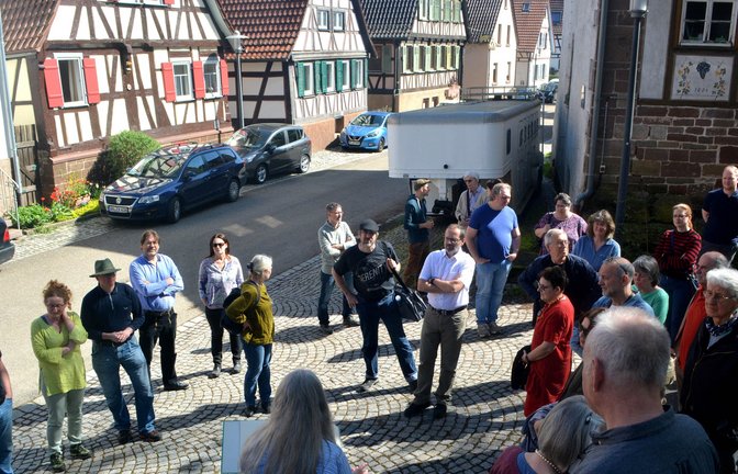 Die Teilnehmer des Treffens lernen bei einer Führung durch Schützingen einen der besterhaltenen historischen Ortskerne von Baden-Württemberg kennen.  <span class='image-autor'>Fotos: Stahlfeld</span>