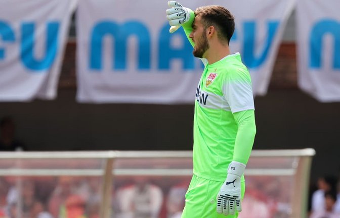 Schock für Dennis Seimen:&nbsp; der junge Torhüter des VfB fällt mindestens bis Ende September aus.<span class='image-autor'>Baumann/Alexander Keppler</span>