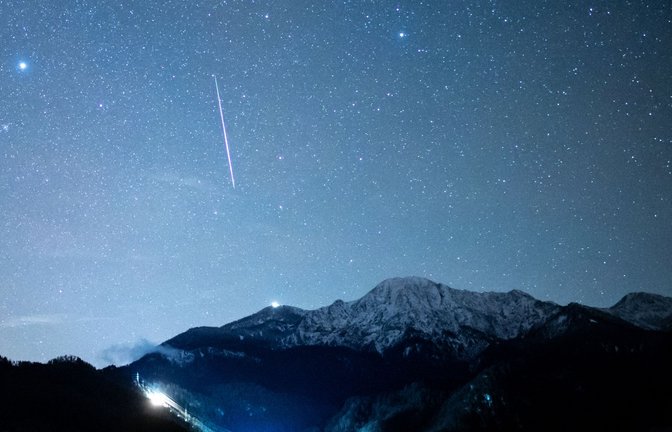 Anfang Mai kann man Sternschnuppen am Nachthimmel beobachten.<span class='image-autor'>Foto: Matthias Balk/dpa</span>