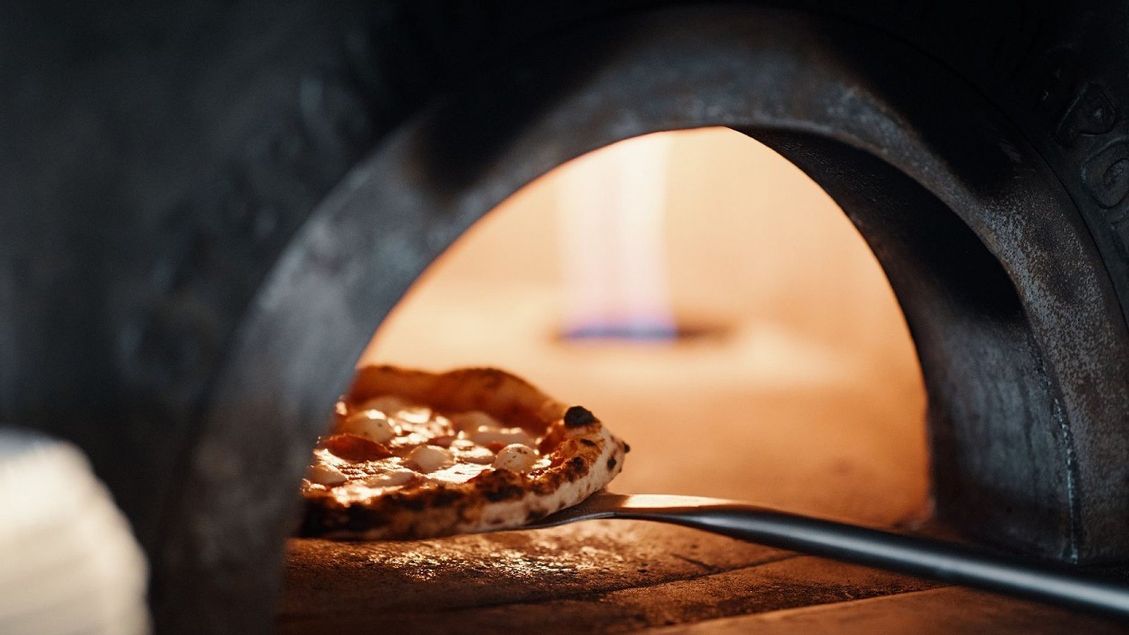 Und ja: in diesem edlen Restaurant gibt es auch Pizza.Foto: Elmar Witt/Elmar Witt Und ja: in diesem edlen Restaurant gibt es auch Pizza.Foto: Elmar Witt/Elmar Witt