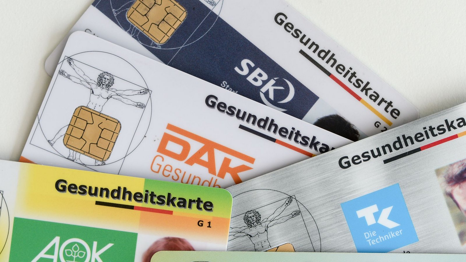 Gesetzliche Krankenkassen haben vor weiter steigenden Beiträgen zum Jahreswechsel gewarnt. (Symbolbild)Foto: Jens Kalaene/dpa-Zentralbild/dpa