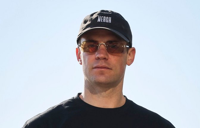Daumen hoch am Strand: Wird dieses Zeichen von Manuel Neuer in Chicago auch für die WM-Generalprobe gegen die USA gelten?<span class='image-autor'>Foto: Christian Charisius/dpa</span>