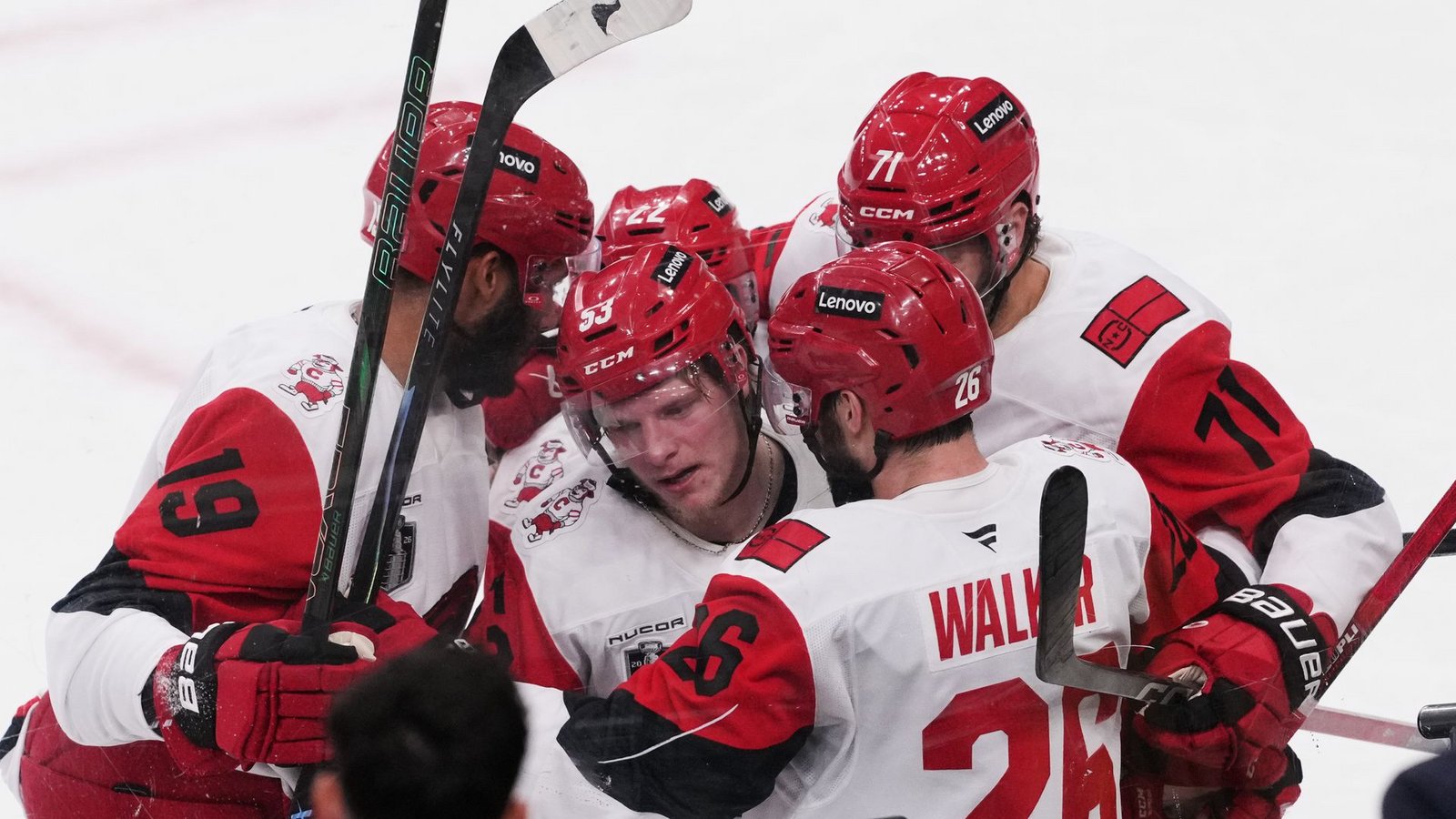 Die Carolina Hurricanes haben zum zweiten Mal den Stanley Cup gewonnen.Foto: Candice Ward/FR172212 AP/AP/dpa Die Carolina Hurricanes haben zum zweiten Mal den Stanley Cup gewonnen.Foto: Candice Ward/FR172212 AP/AP/dpa