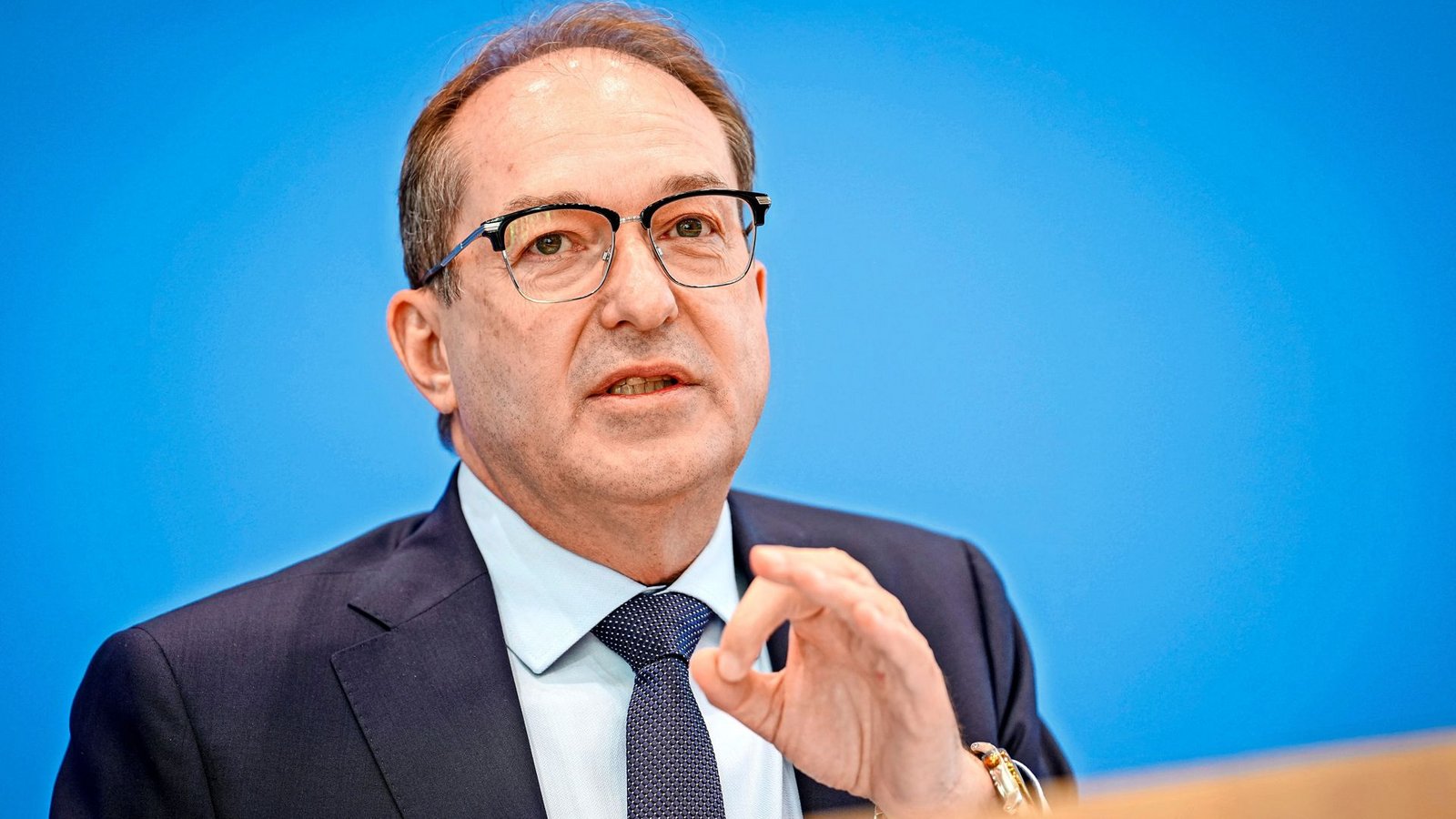 Die Grünen machen Bundesinnenminister Alexander Dobrindt (CSU) für den „Dominoeffekt“ verantwortlich (Archivbild).Foto: Kay Nietfeld/dpa Die Grünen machen Bundesinnenminister Alexander Dobrindt (CSU) für den „Dominoeffekt“ verantwortlich (Archivbild).Foto: Kay Nietfeld/dpa