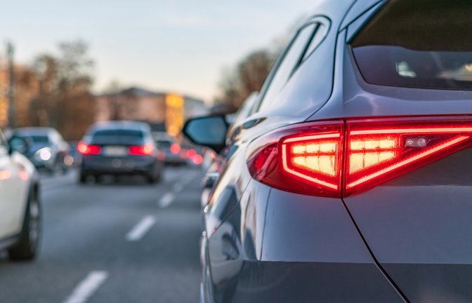 Ab Juli 2026 wird das adaptive Bremslicht für Neuwagen in der EU Pflicht. Erfahren Sie, wie das System funktioniert und warum es Leben retten kann.<span class='image-autor'>Foto: Canetti / Shutterstock.com</span>