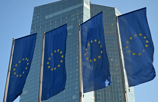 Die EZB verfolgt die Inflation im Euroraum genau. (Archivbild)<span class='image-autor'>Foto: Michael Brandt/dpa</span>