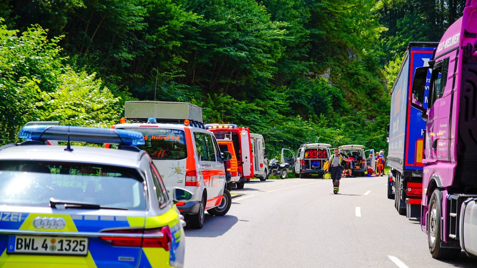 Bei einem Verkehrsunfall auf der Bundesstraße bei Münsingen (Kreis Reutlingen) wurde ein Motorradfahrer schwer verletzt.Foto: 7aktuell.de | 7aktuell Bei einem Verkehrsunfall auf der Bundesstraße bei Münsingen (Kreis Reutlingen) wurde ein Motorradfahrer schwer verletzt.Foto: 7aktuell.de | 7aktuell