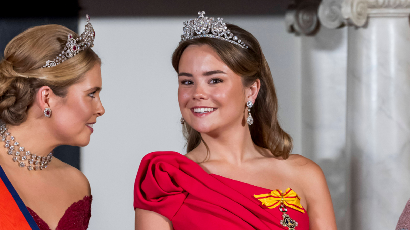 Prinzessin Ariane (r.) mit ihrer Schwester, Kronprinzessin Amalia.Foto: IMAGO / Content Curation