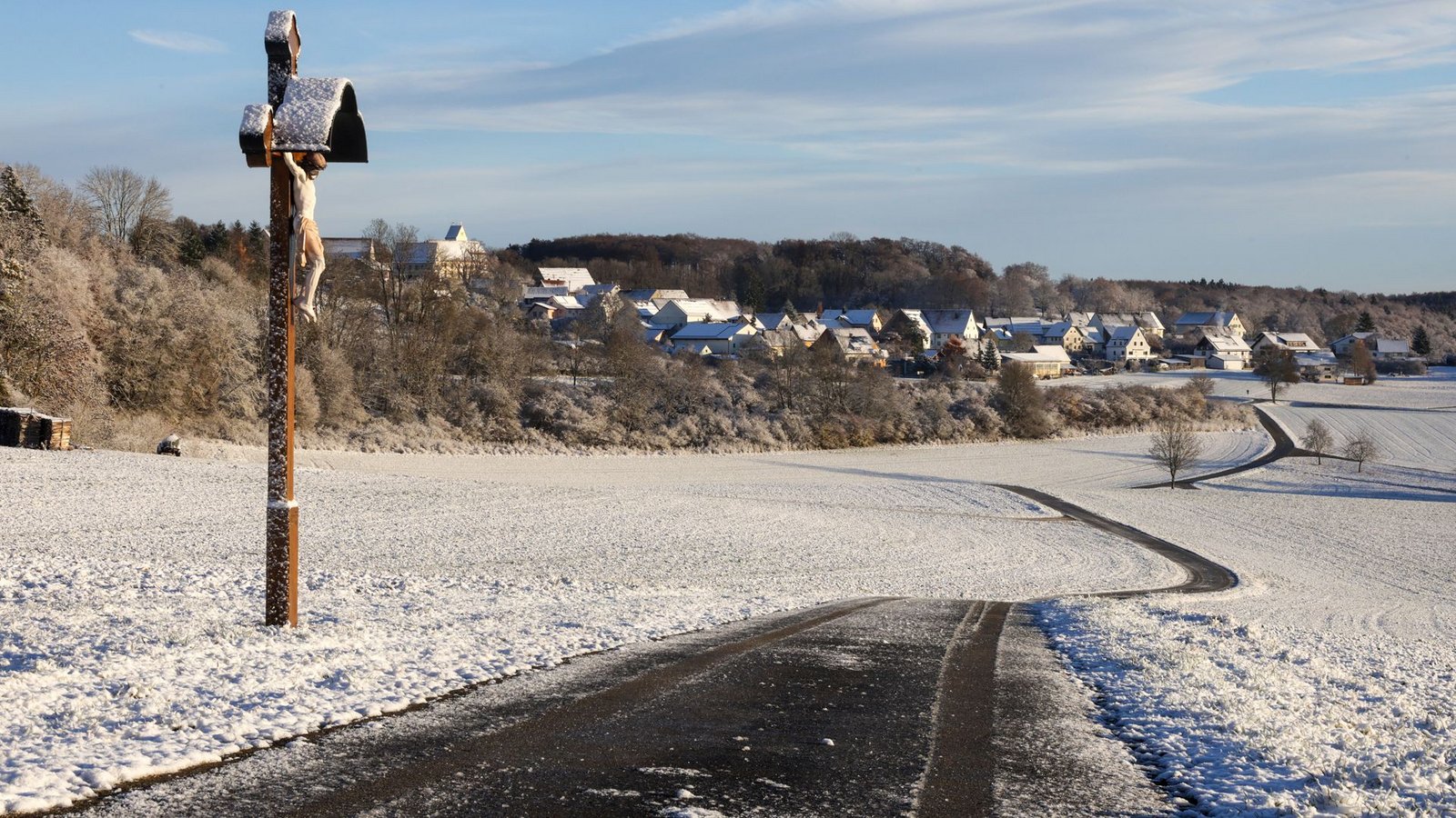 Bei Langenenenslingen (Landkreis Biberach) liegt bereits Schnee. An vielen Orten auf der Schwäbischen Alb hat es in dieser Woche erstmals geschneit.Foto: Thomas Warnack/dpa Bei Langenenenslingen (Landkreis Biberach) liegt bereits Schnee. An vielen Orten auf der Schwäbischen Alb hat es in dieser Woche erstmals geschneit.Foto: Thomas Warnack/dpa