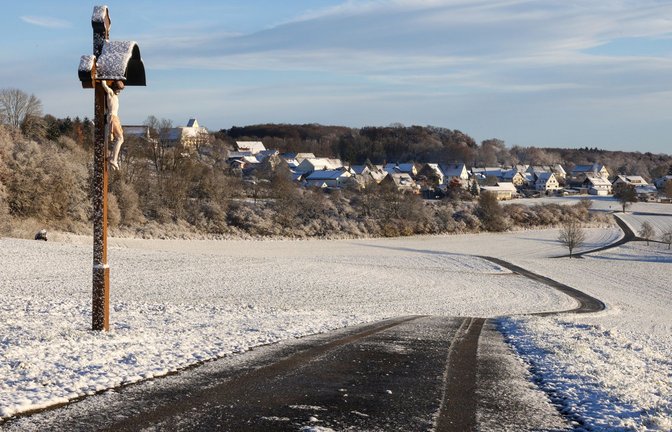 Bei Langenenenslingen (Landkreis Biberach) liegt bereits Schnee. An vielen Orten auf der Schwäbischen Alb hat es in dieser Woche erstmals geschneit.<span class='image-autor'>Foto: Thomas Warnack/dpa</span>