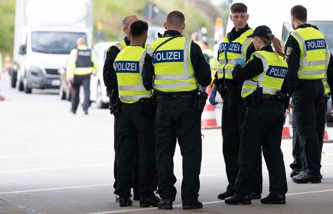 Die Bundespolizei kontrolliert verstärkt an den Grenzen.<span class='image-autor'>Foto: dpa/Sebastian Kahnert</span>