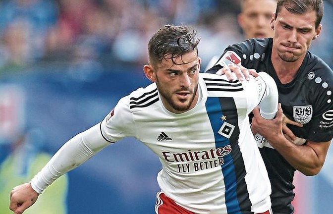 In Stuttgart gilt Tim Leibold als der verlorene Sohn. Gestern traf er mit seinem Hamburger SV zum dritten Mal in dieser Saison auf seinen ehemaligen Club VfB. Foto: Baumann