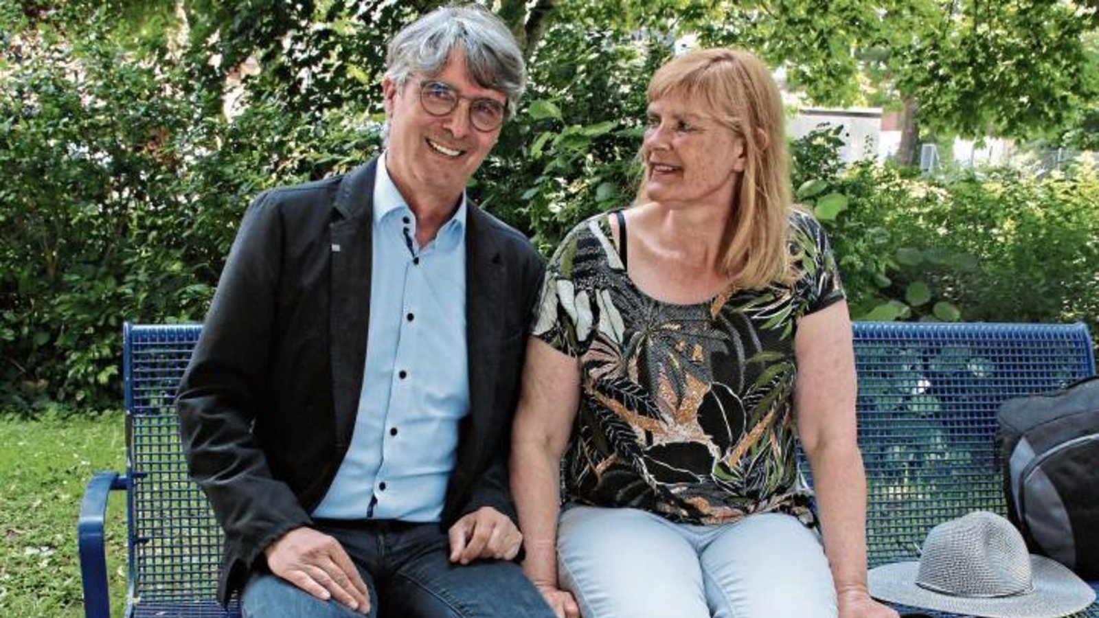 Armin Pioch präsentiert sich im Wahlkampf gern als Team mit Frau Susanne. Mit dabei auch „Zorro“, der Parson-Russell-Terrier. Foto: Bögel Armin Pioch präsentiert sich im Wahlkampf gern als Team mit Frau Susanne. Mit dabei auch „Zorro“, der Parson-Russell-Terrier. Foto: Bögel