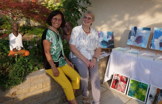 Chong-Im Neukamm (links) und Angelika Mollner stellen zusammen aus.  <span class='image-autor'>Foto: Friedrich</span>