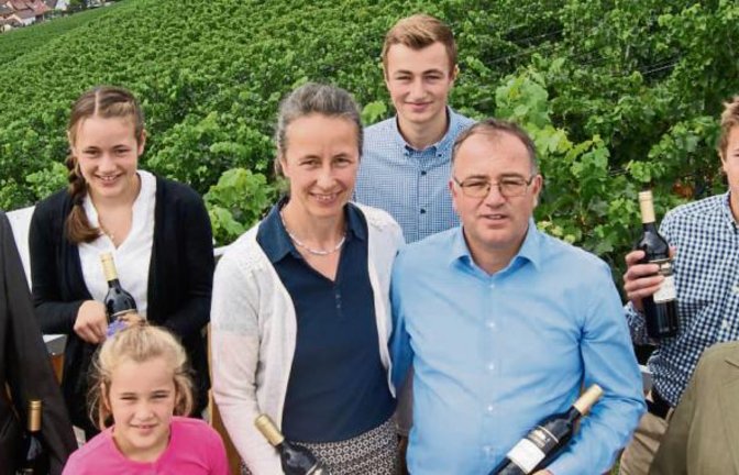 Die Familie Baumgärtner auf der neuen Aussichtsplattform. Foto: p