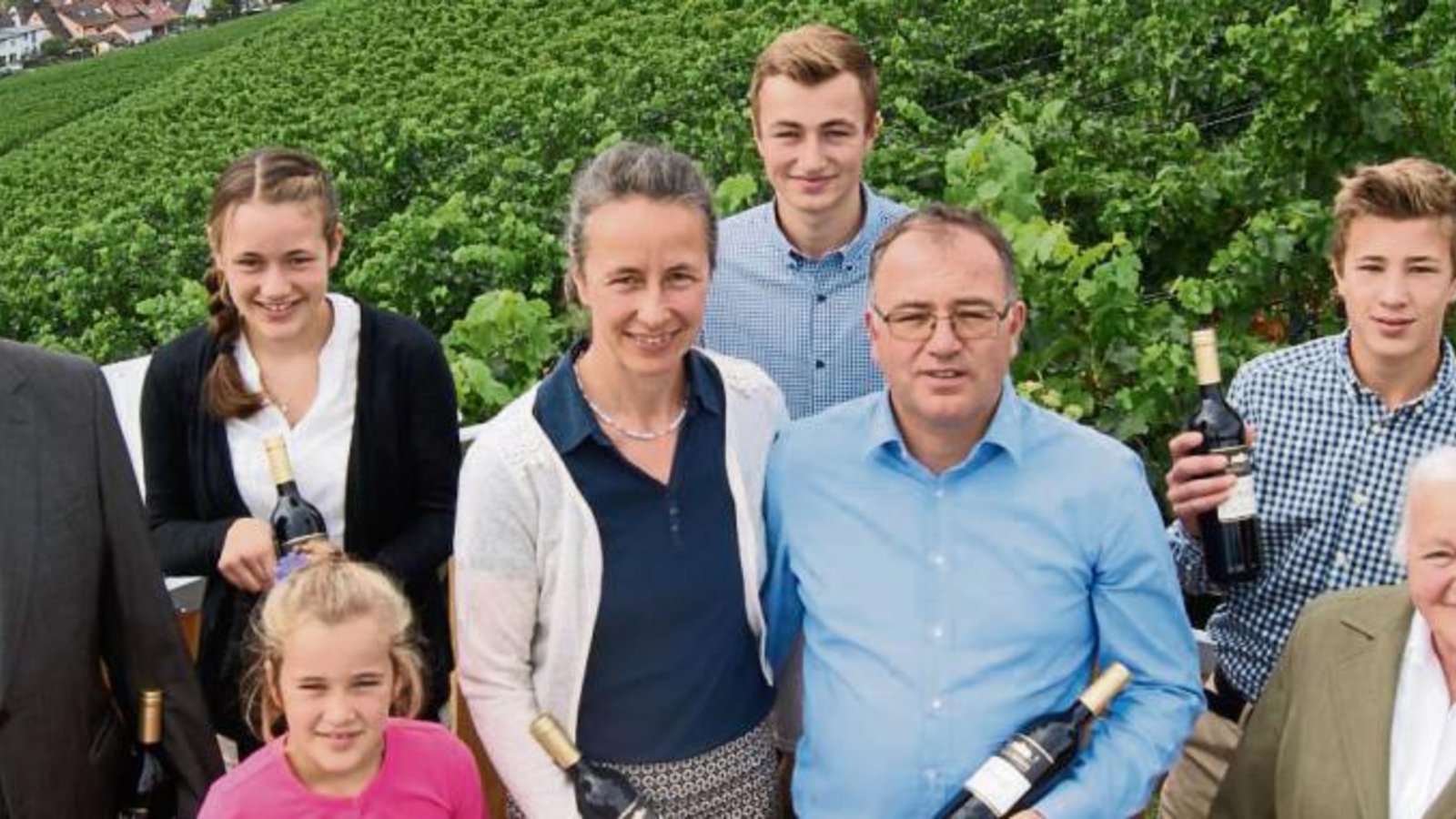 Die Familie Baumgärtner auf der neuen Aussichtsplattform. Foto: p Die Familie Baumgärtner auf der neuen Aussichtsplattform. Foto: p