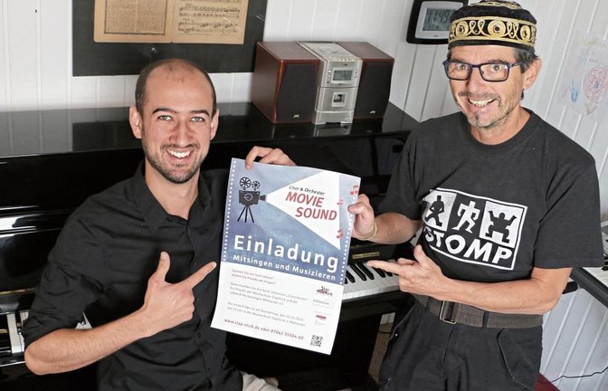 Johann Ahl (links) und Georgie Hocker machen Werbung für das Projekt „Chorchester“. Foto: Mammel