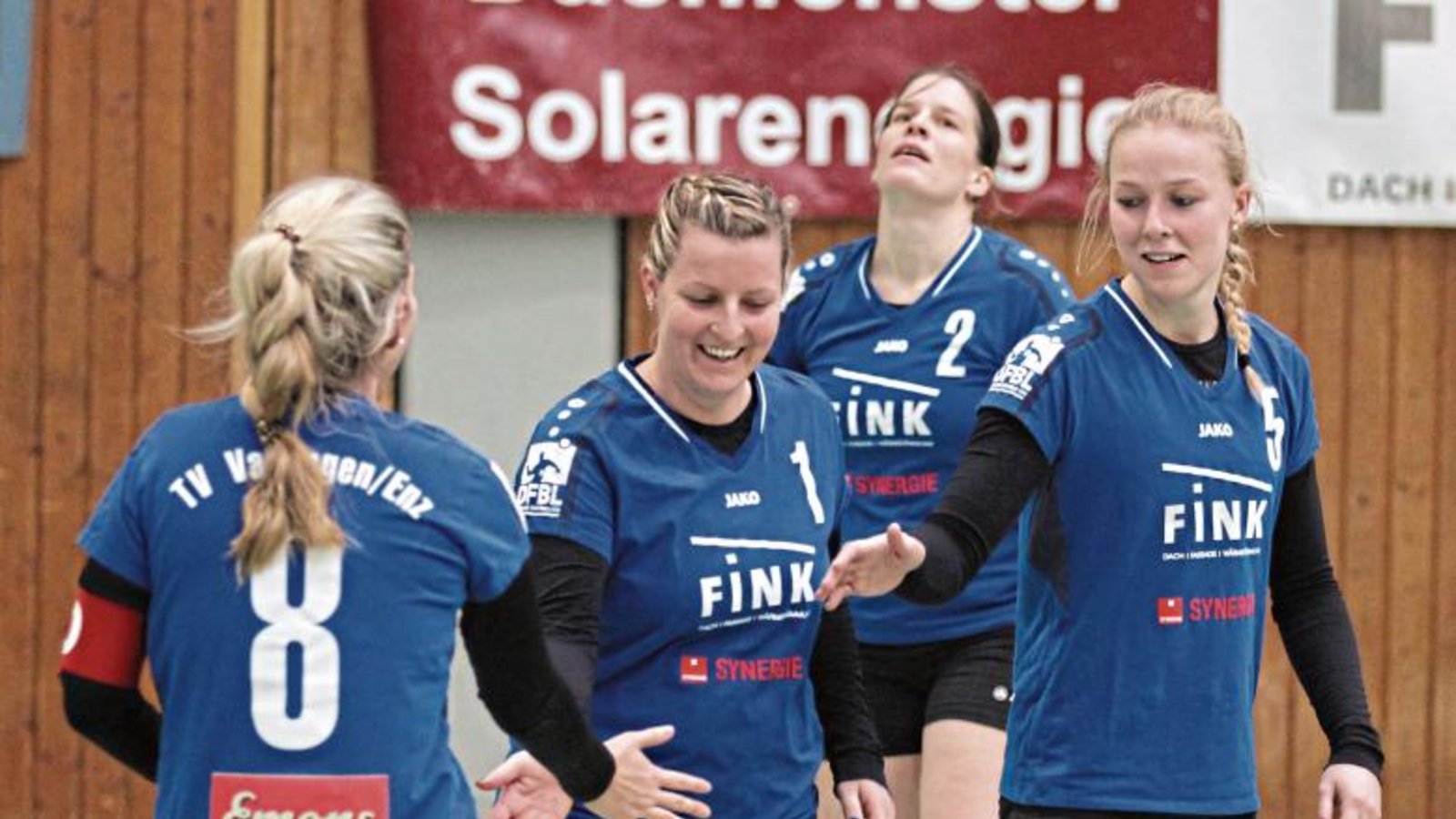 Erleichterung und Freude: Die Vaihingerinnen Stefanie Späth, Corinne Meyer, Eva Grözinger und Natalie Lochmahr freuen sich über den 3:0-Sieg gegen den TV Obernhausen. Foto: Nachreiner