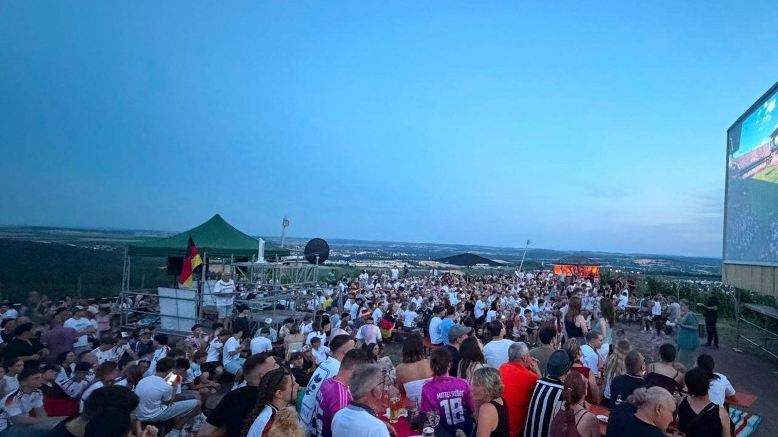 Beim Public Viewing auf dem Hubbühl in Ensingen durfte gejubelt werden. Und diesmal? Gezeigt wird die Partie in der Ensinger Kelter und beim SKV Sersheim.
