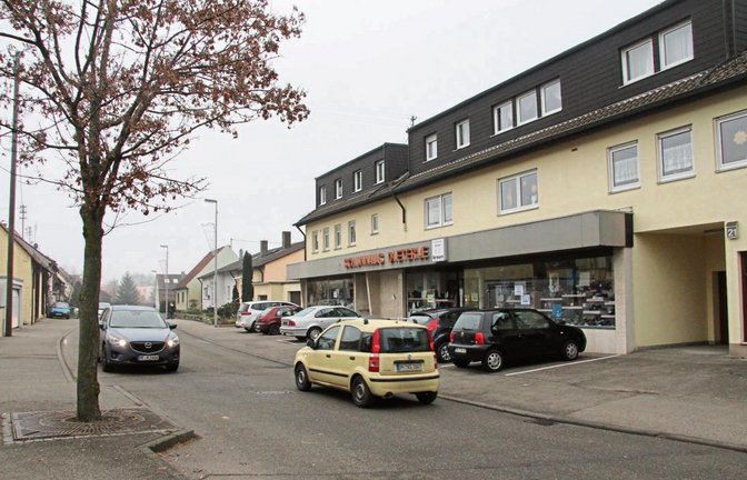 Auch diese Fahrbahnverengung in der Schützinger Straße soll nach dem Willen des Gemeinderats entfernt werden.  Foto: Banholzer