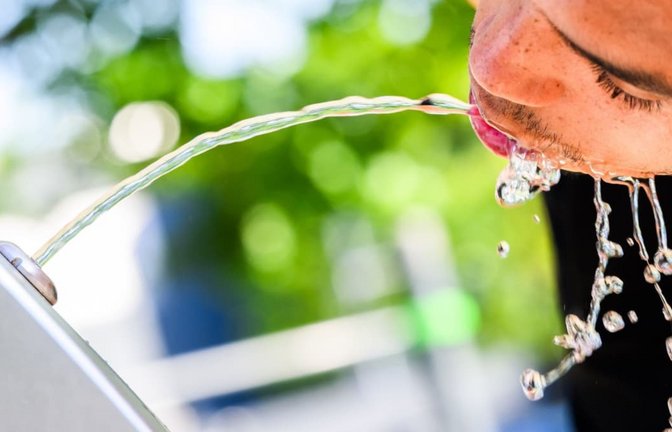 Es ist viel zu heiß. Deshalb lautet die Devise: Trinken, trinken, trinken. So macht der Kreislauf nicht schlapp.<span class='image-autor'>Julian Stratenschulte/dpa-mag/dp</span>