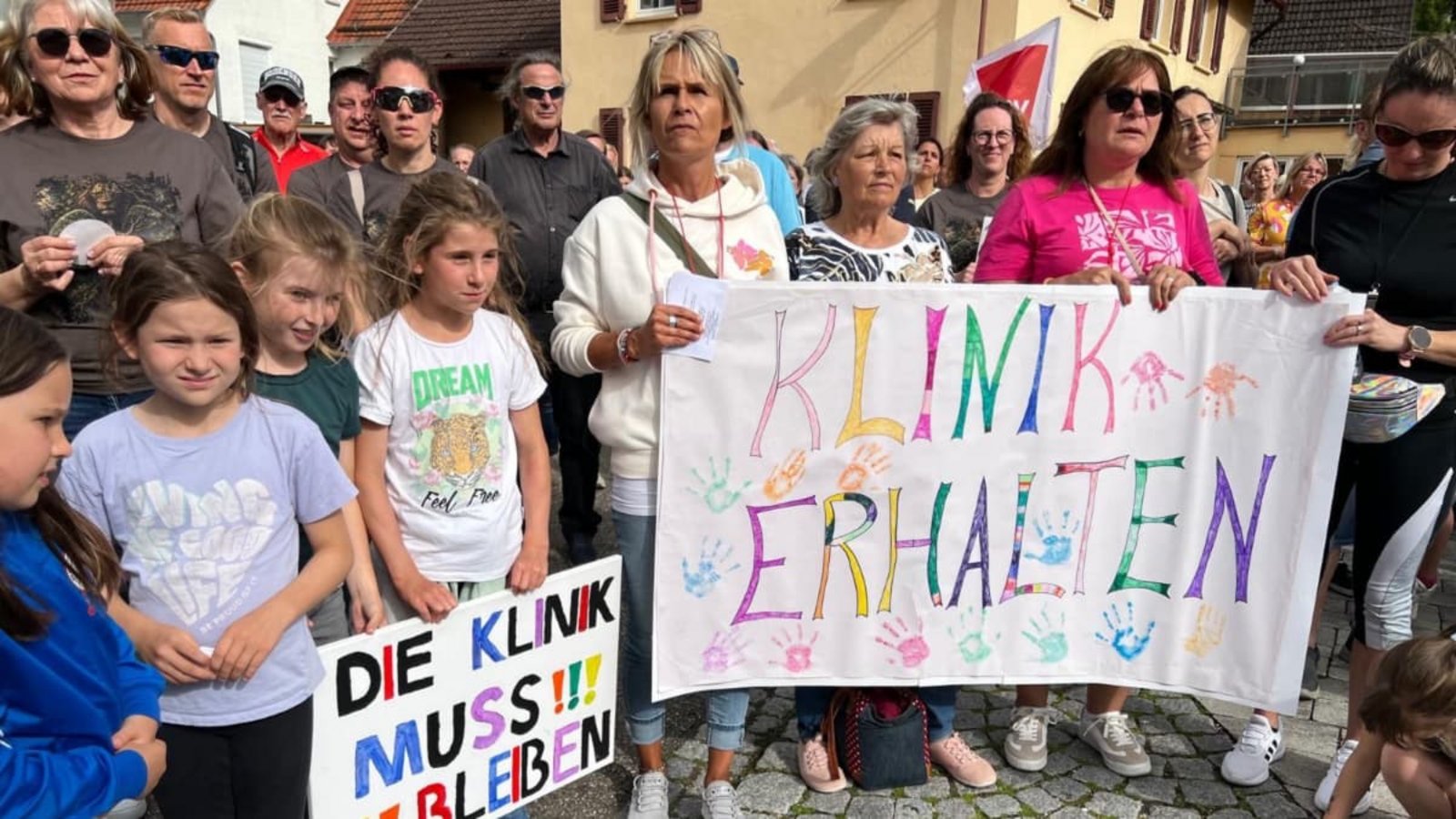 Tausende haben in Löwenstein für die Lungenfachklinik demonstriert.privat