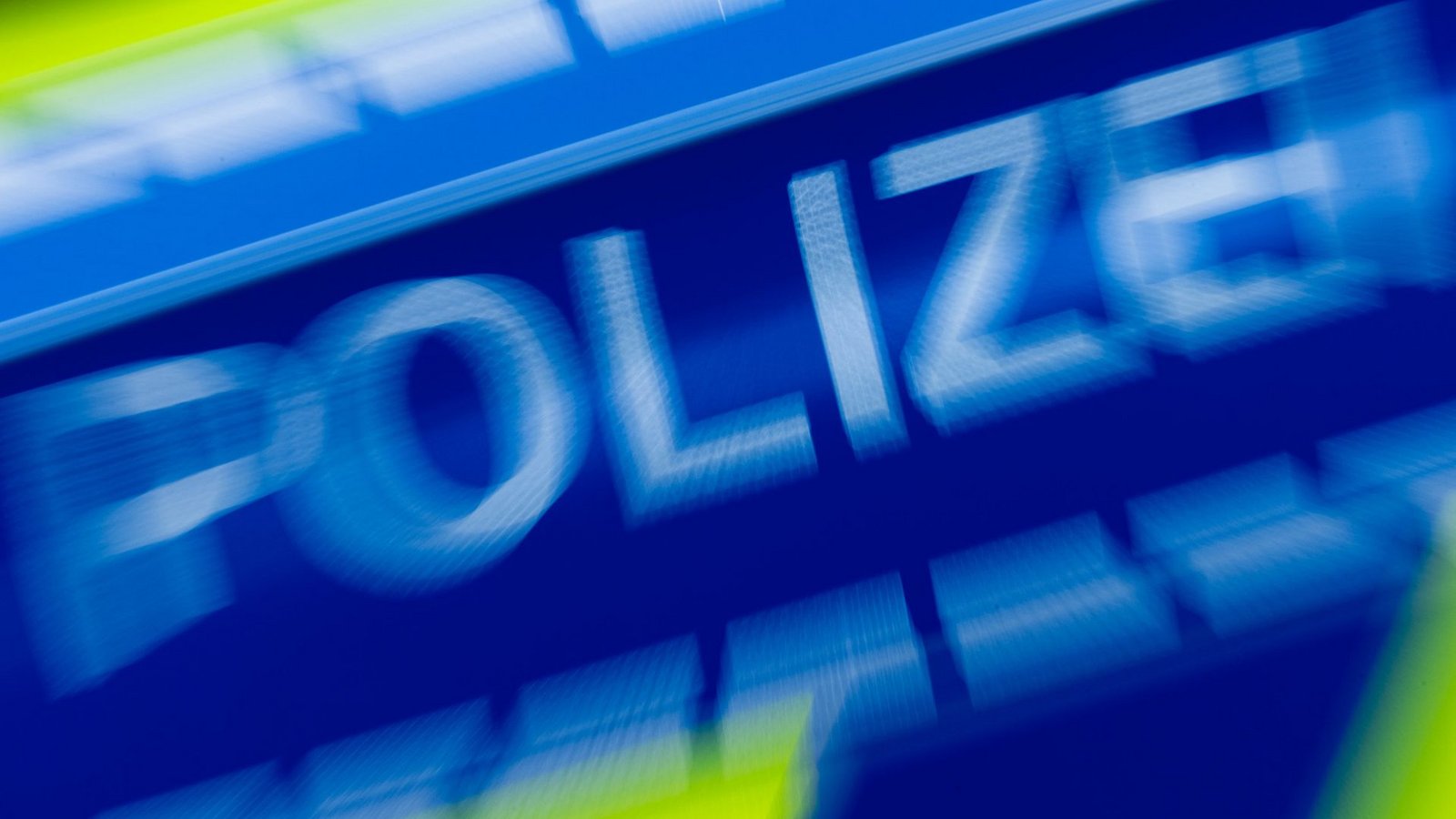 Ein Zeuge wählte den Notruf (Symbolbild).Foto: dpa/Rolf Vennenbernd