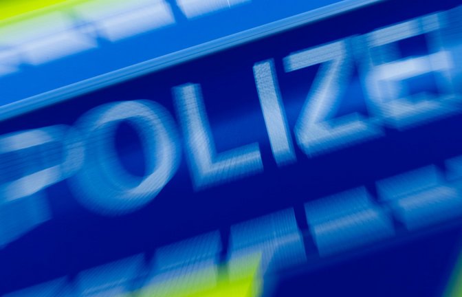 Ein Zeuge wählte den Notruf (Symbolbild).<span class='image-autor'>Foto: dpa/Rolf Vennenbernd</span>